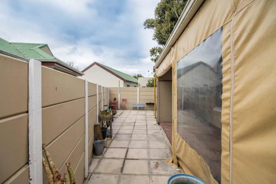 2 Bedroom Property for Sale in Milkwood Park Western Cape